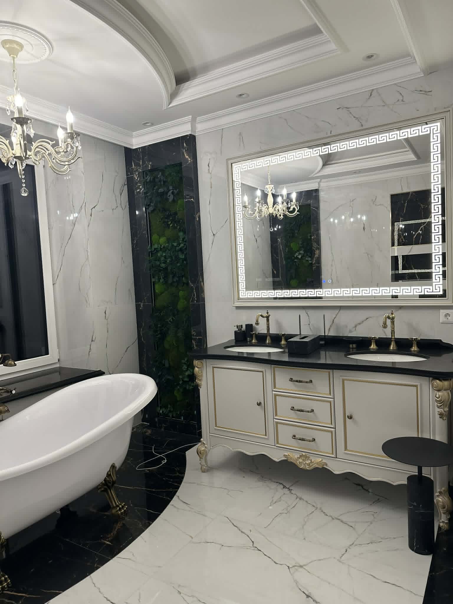 Oglindă LED modernă in stil Versace