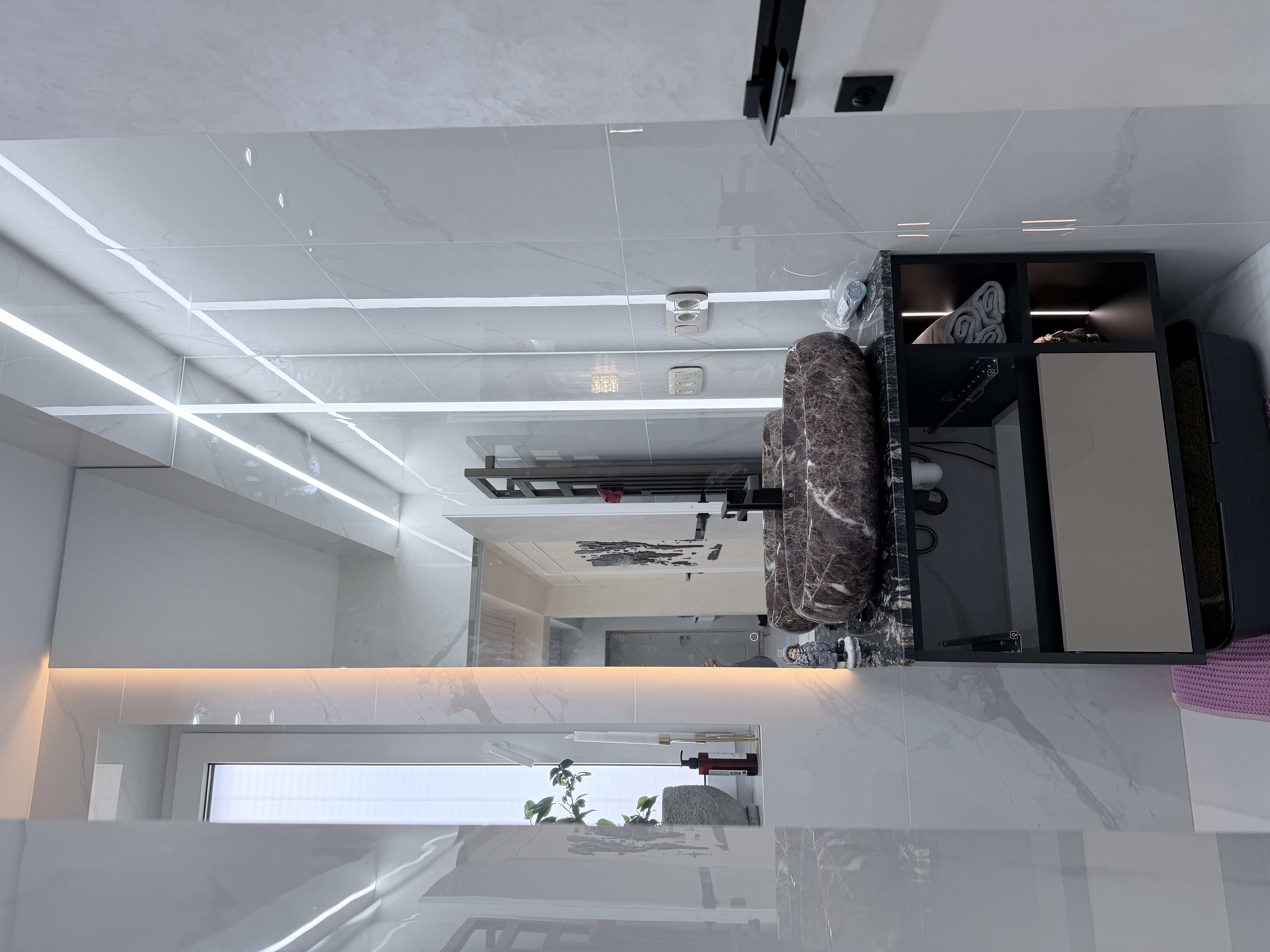 Oglindă Decorativă cu LED – Design Premium pentru Interioare Moderne